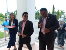 Embaixadór Malázia Agradese ba Média Timor-Leste