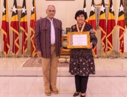 PR Horta Kodekora Dewi Fortuna Anwar ho Medalla Grande Colar Ordem Timor-Leste